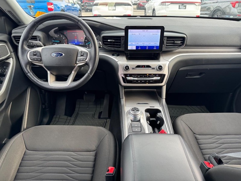 Ford Explorer Vehicle Image 16