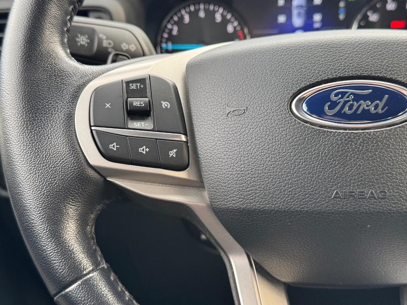 Ford Explorer Vehicle Image 21