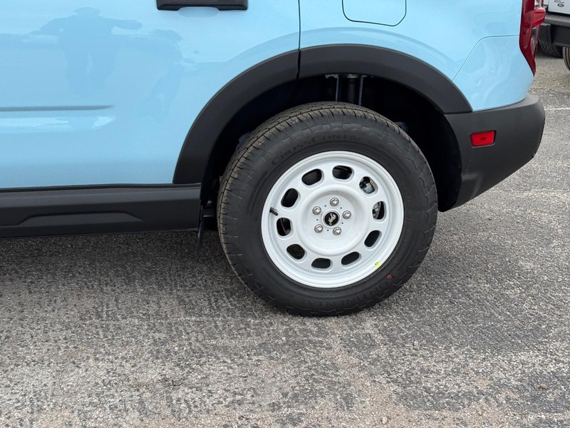 Ford Bronco Sport Vehicle Full-screen Gallery Image 11