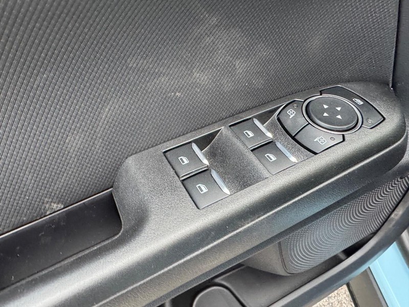 Ford Bronco Sport Vehicle Full-screen Gallery Image 18