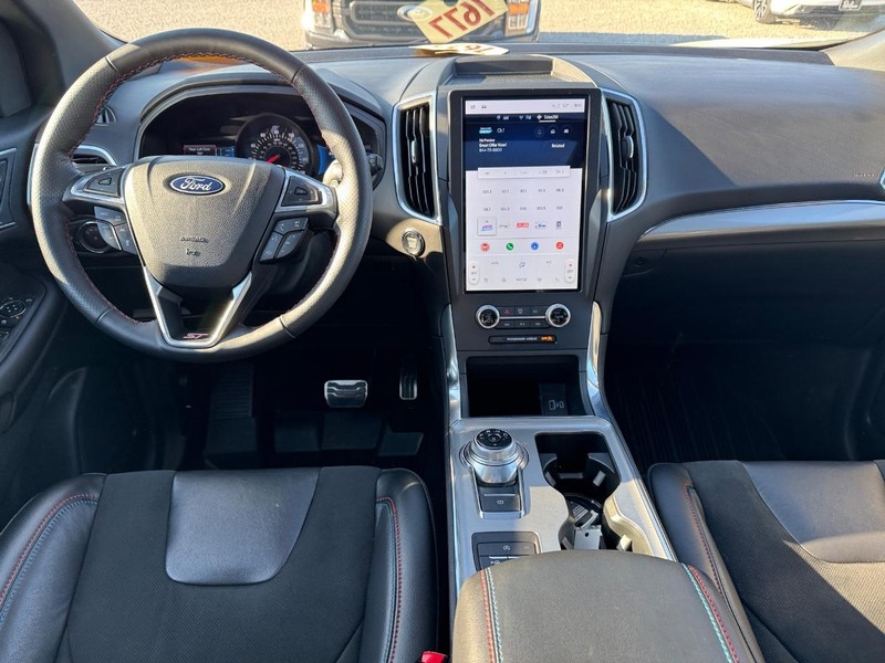 Ford Edge Vehicle Full-screen Gallery Image 15