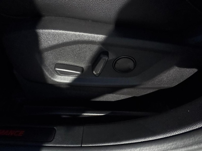 Ford Edge Vehicle Full-screen Gallery Image 17