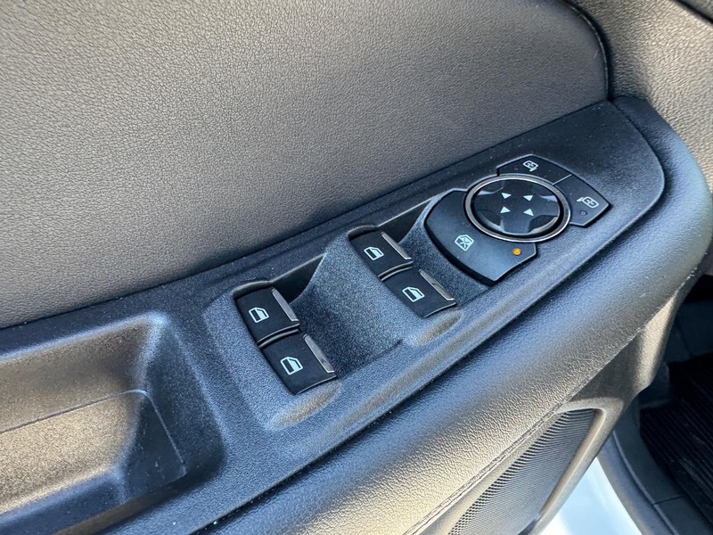 Ford Edge Vehicle Full-screen Gallery Image 18