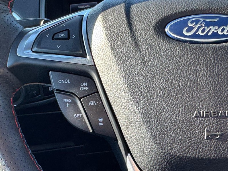 Ford Edge Vehicle Full-screen Gallery Image 21