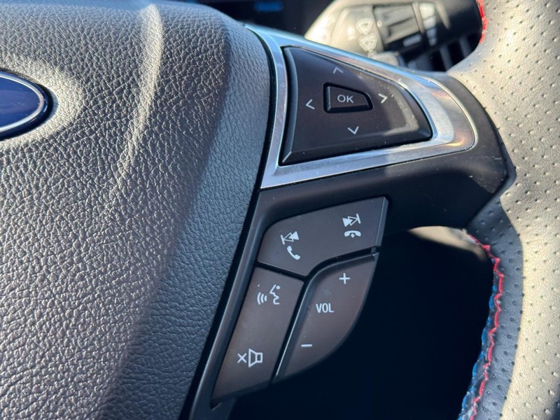 Ford Edge Vehicle Full-screen Gallery Image 22