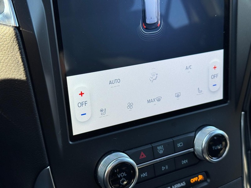 Ford Edge Vehicle Full-screen Gallery Image 23