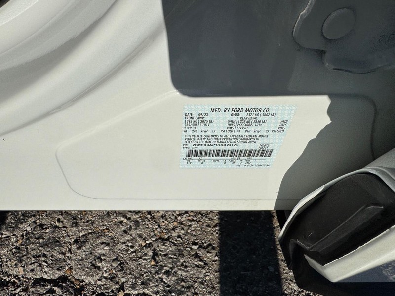 Ford Edge Vehicle Full-screen Gallery Image 26