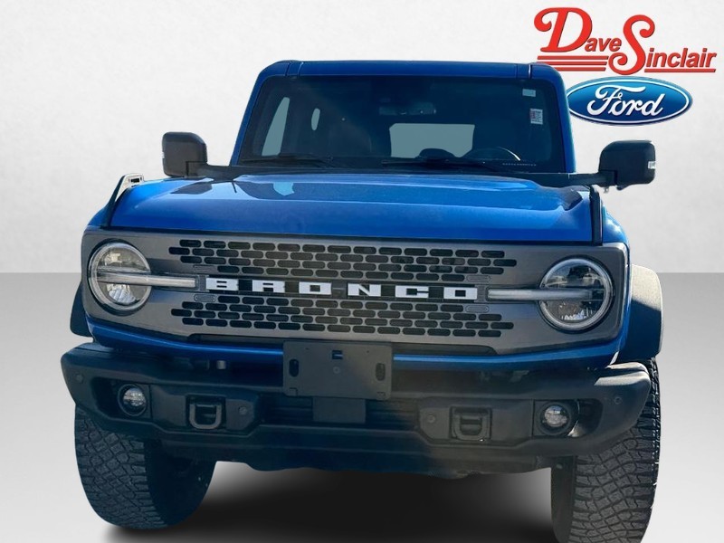 Ford Bronco Vehicle Full-screen Gallery Image 02