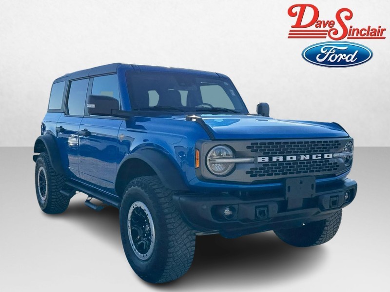 Ford Bronco Vehicle Full-screen Gallery Image 04