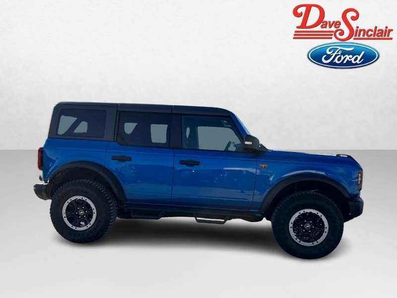 Ford Bronco Vehicle Full-screen Gallery Image 05