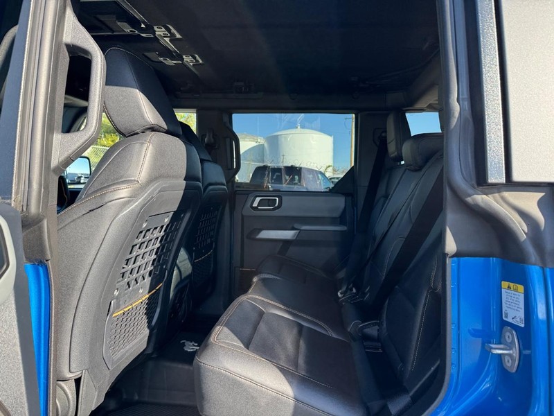 Ford Bronco Vehicle Full-screen Gallery Image 12