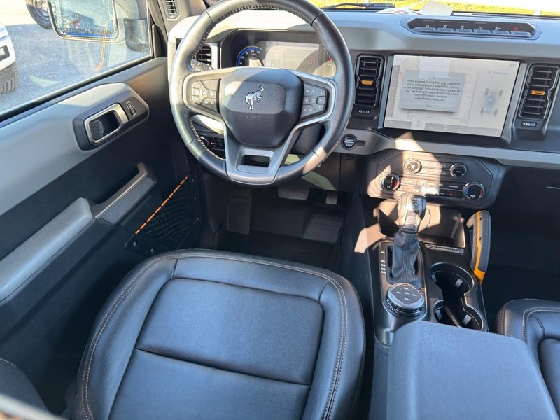 Ford Bronco Vehicle Full-screen Gallery Image 13