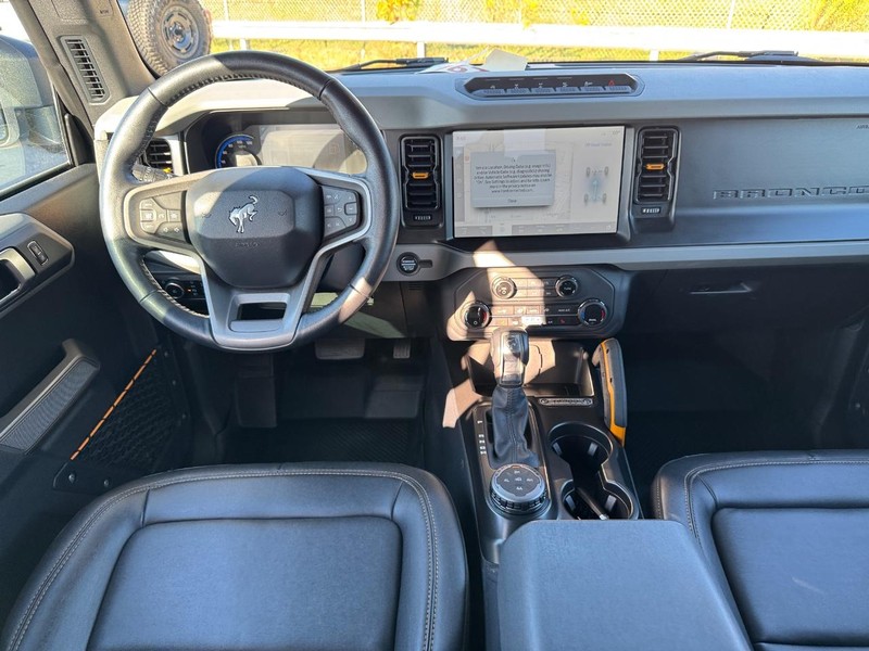 Ford Bronco Vehicle Full-screen Gallery Image 14