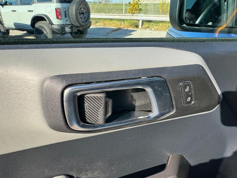 Ford Bronco Vehicle Full-screen Gallery Image 17