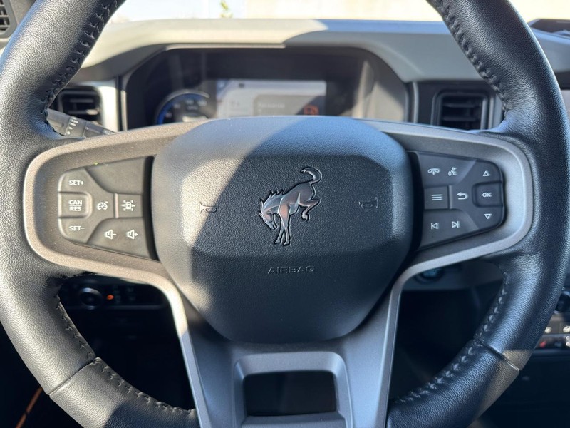 Ford Bronco Vehicle Full-screen Gallery Image 18