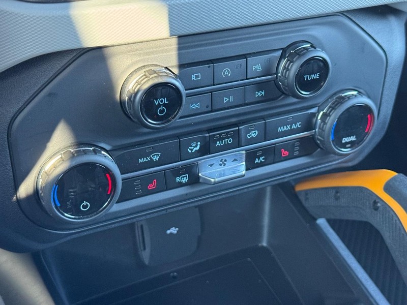 Ford Bronco Vehicle Full-screen Gallery Image 22