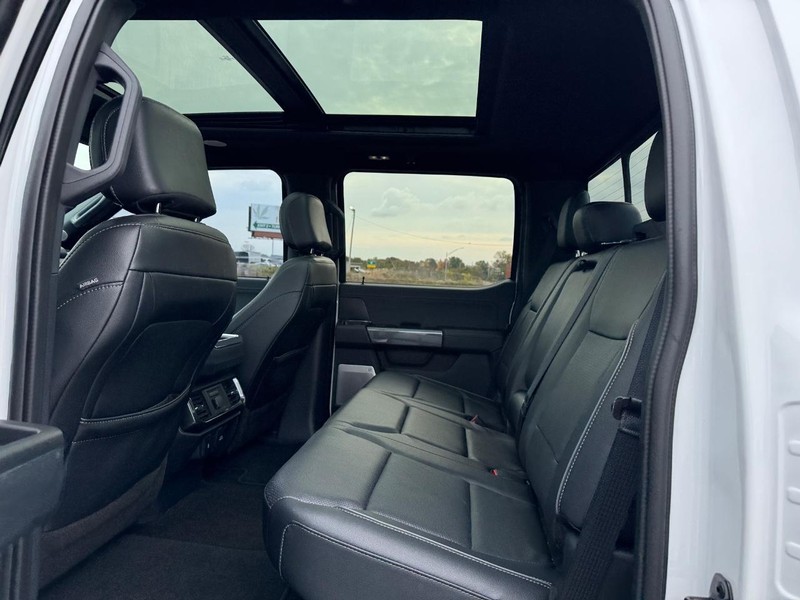 Ford F-150 Vehicle Full-screen Gallery Image 12