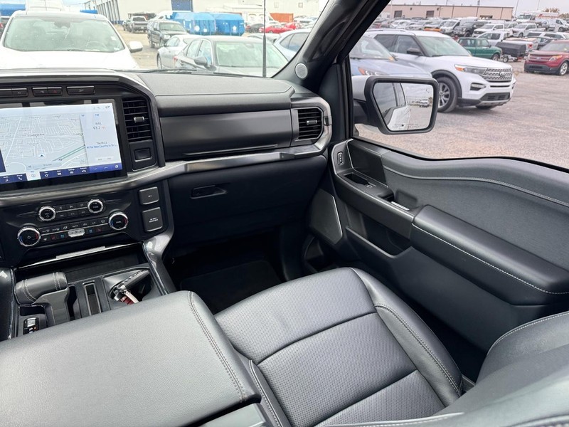 Ford F-150 Vehicle Full-screen Gallery Image 16