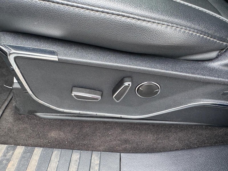 Ford F-150 Vehicle Full-screen Gallery Image 17