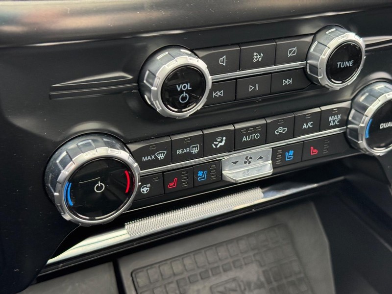 Ford F-150 Vehicle Full-screen Gallery Image 24