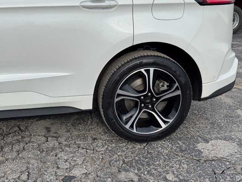 Ford Edge Vehicle Image 11