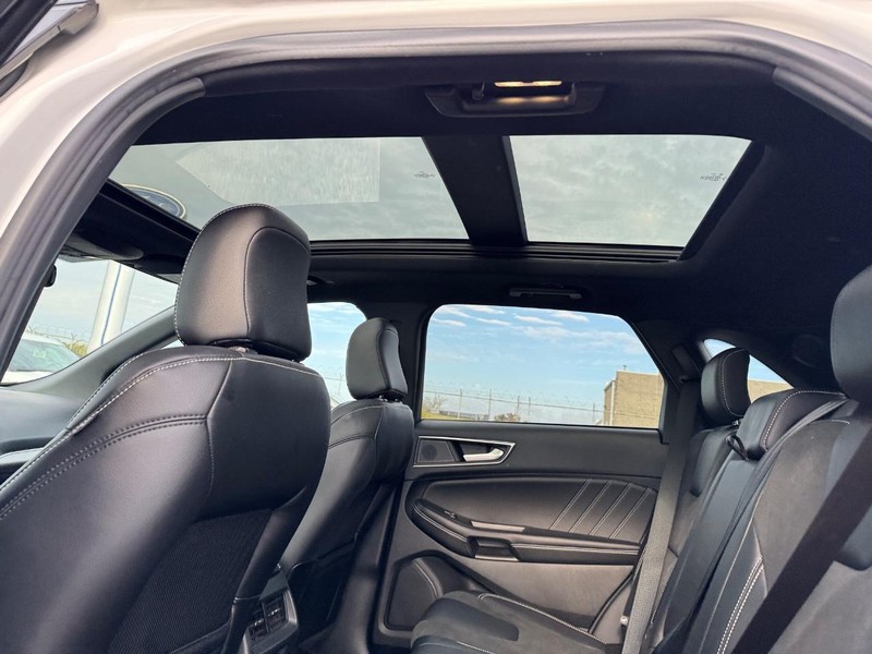 Ford Edge Vehicle Image 13