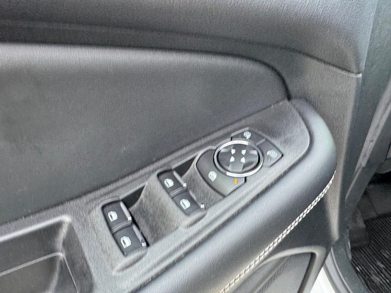 Ford Edge Vehicle Image 18