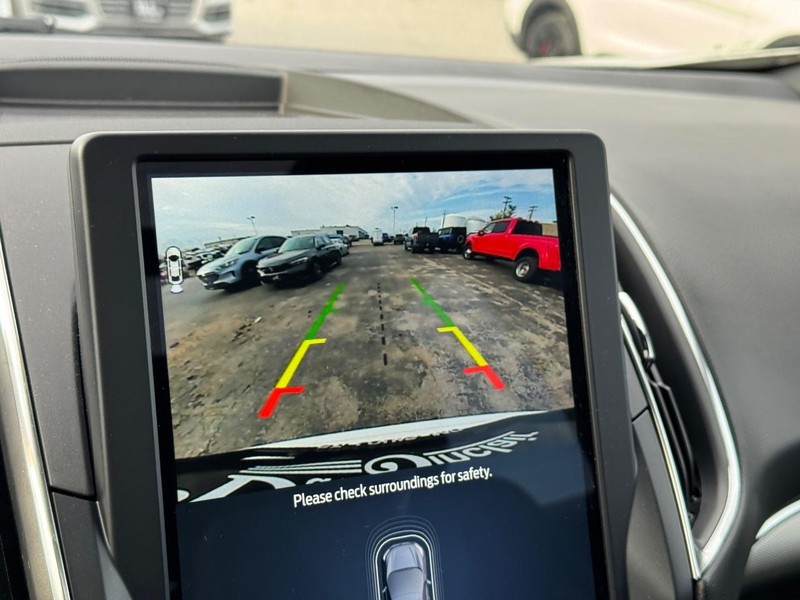 Ford Edge Vehicle Image 24