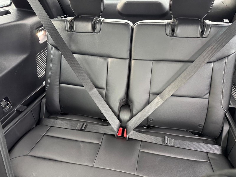 Ford Explorer Vehicle Full-screen Gallery Image 14