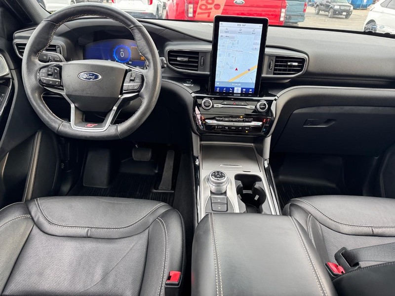 Ford Explorer Vehicle Full-screen Gallery Image 17