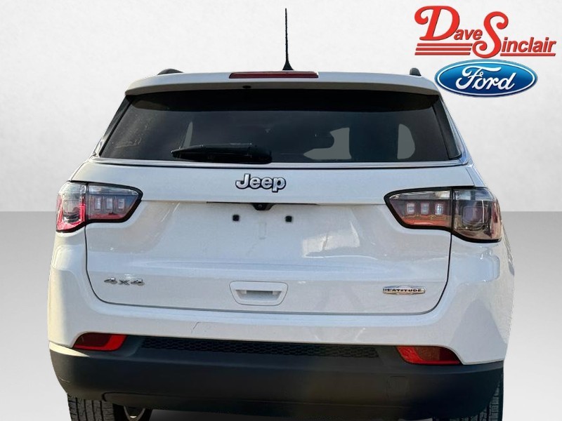 Jeep Compass Vehicle Full-screen Gallery Image 08