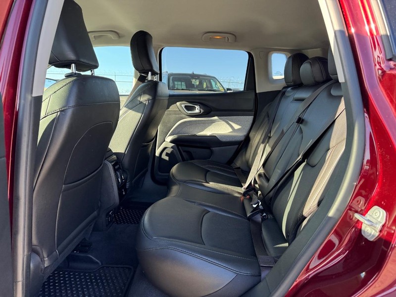 Jeep Compass Vehicle Image 12