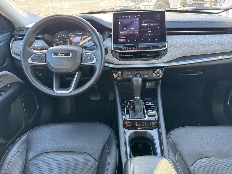 Jeep Compass Vehicle Image 14