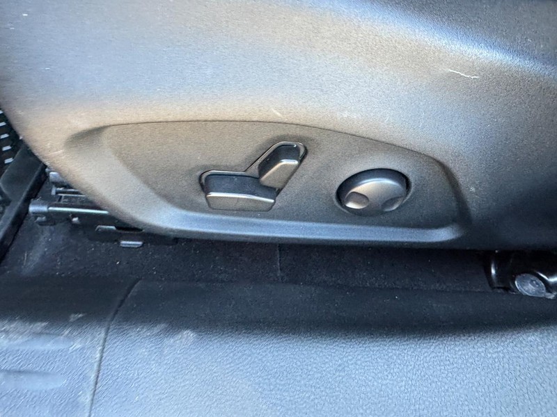 Jeep Compass Vehicle Image 16