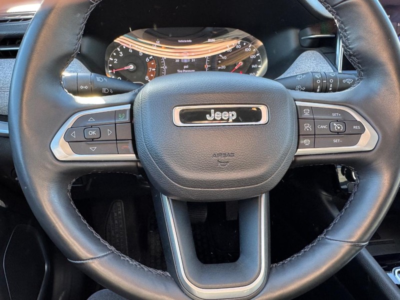 Jeep Compass Vehicle Image 18