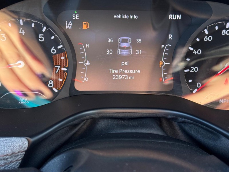 Jeep Compass Vehicle Image 22