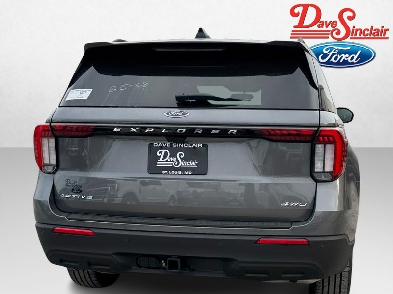 Ford Explorer Vehicle Full-screen Gallery Image 08