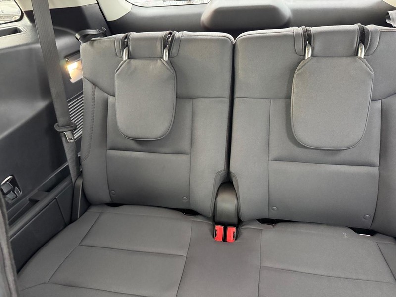 Ford Explorer Vehicle Full-screen Gallery Image 13