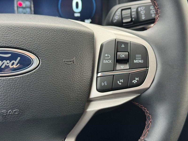 Ford Explorer Vehicle Full-screen Gallery Image 20