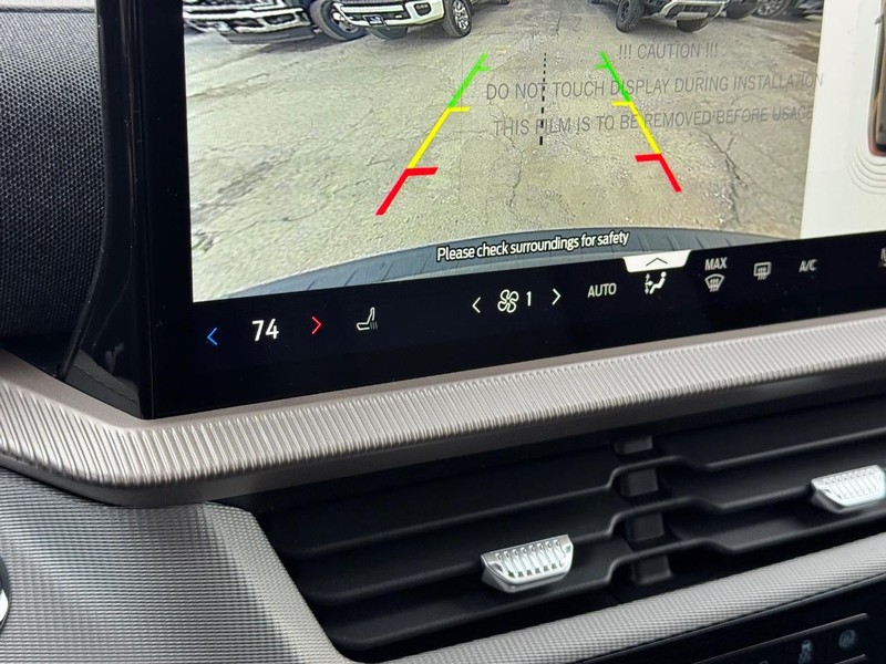 Ford Explorer Vehicle Full-screen Gallery Image 21