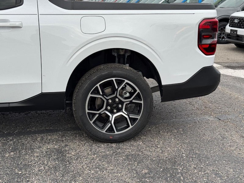 Ford Maverick Vehicle Image 11