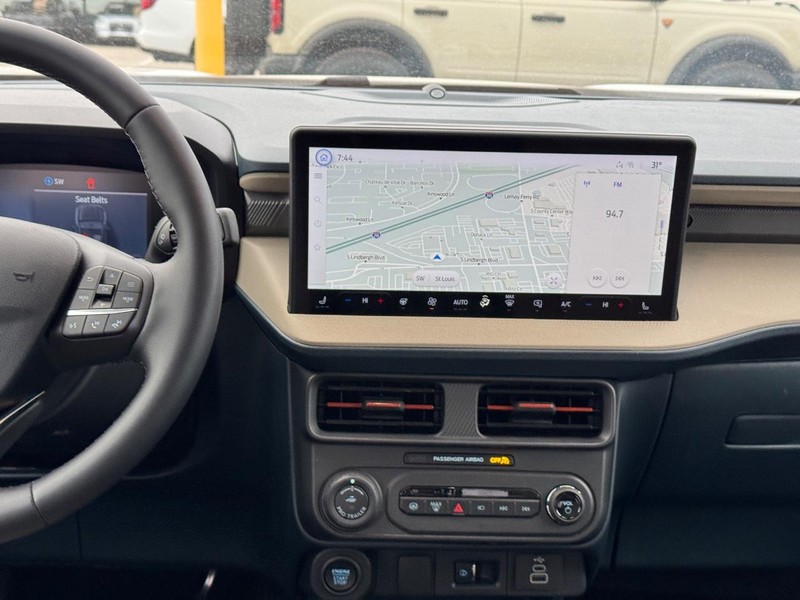 Ford Maverick Vehicle Image 15