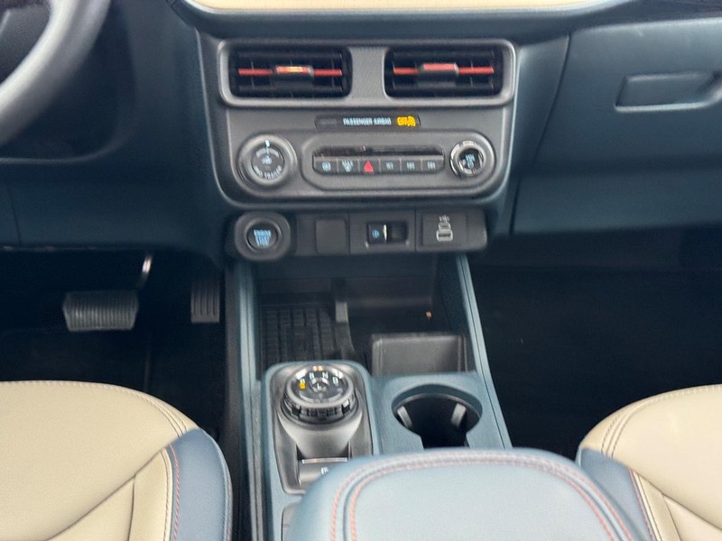 Ford Maverick Vehicle Image 16