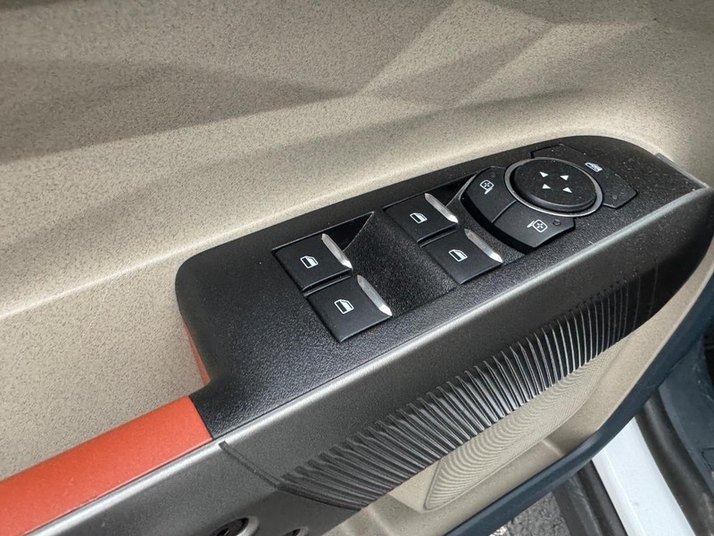 Ford Maverick Vehicle Image 18