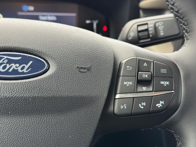 Ford Maverick Vehicle Image 20