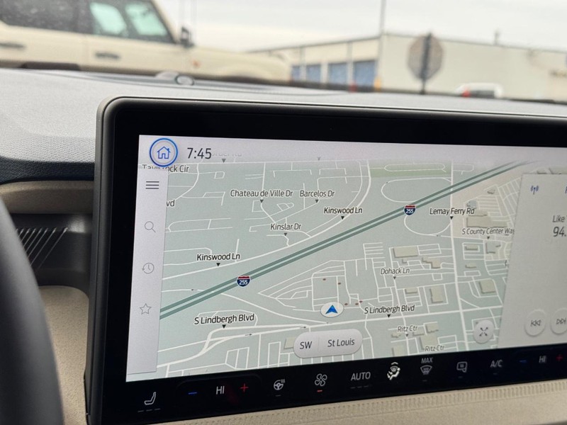 Ford Maverick Vehicle Image 21