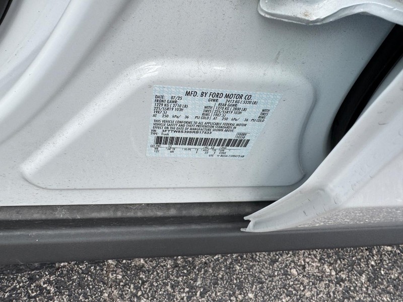 Ford Maverick Vehicle Image 24