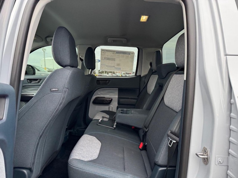 Ford Maverick Vehicle Image 12