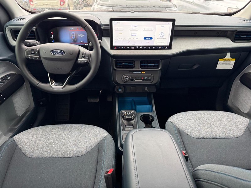 Ford Maverick Vehicle Image 13