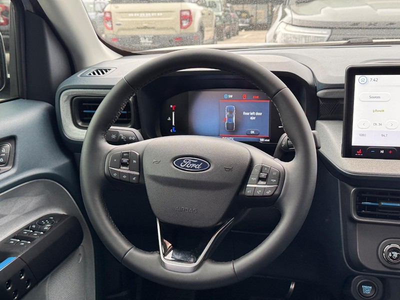 Ford Maverick Vehicle Image 14